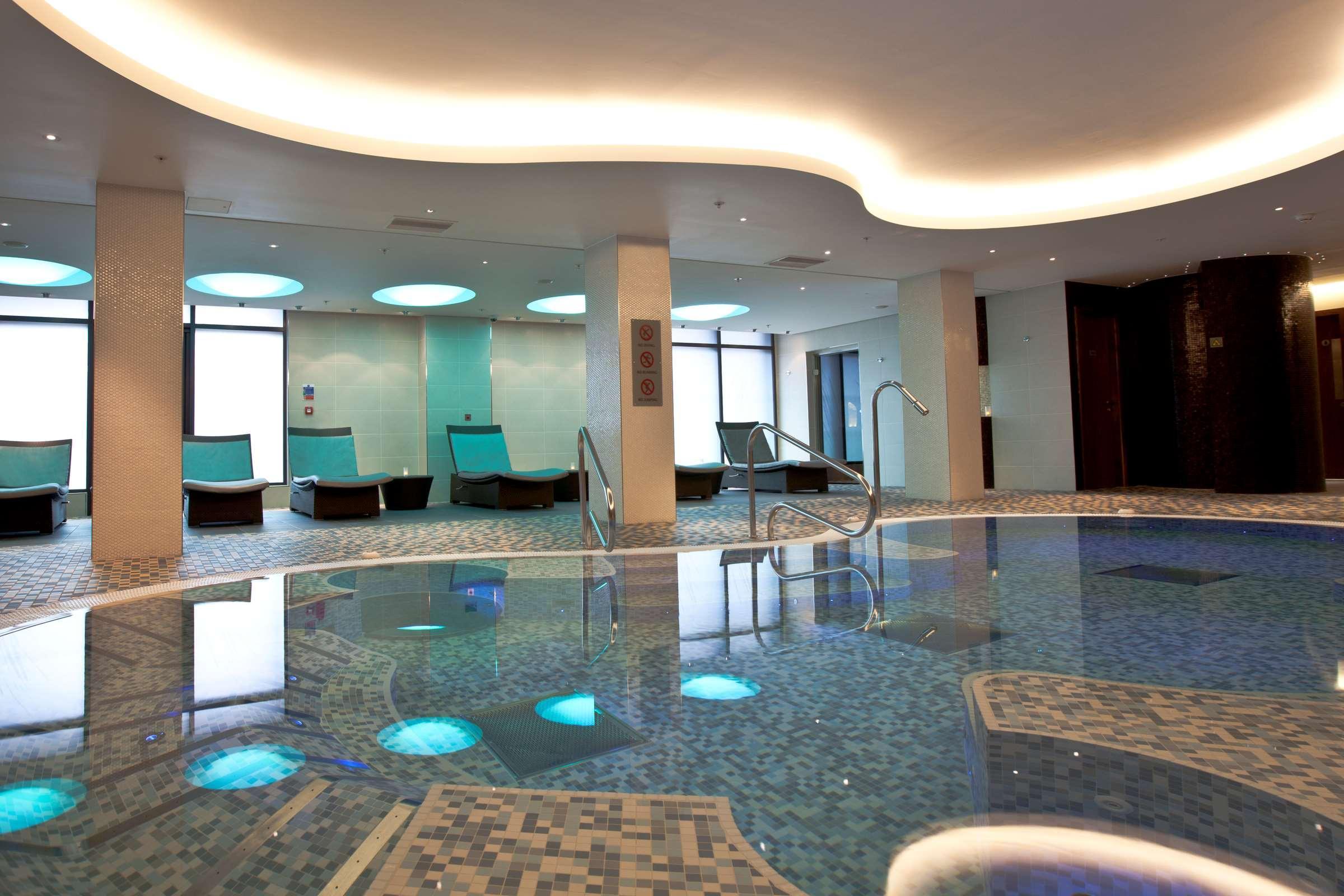 Hilton London Heathrow Airport Terminal 5 Hotel Hillingdon Exterior photo
