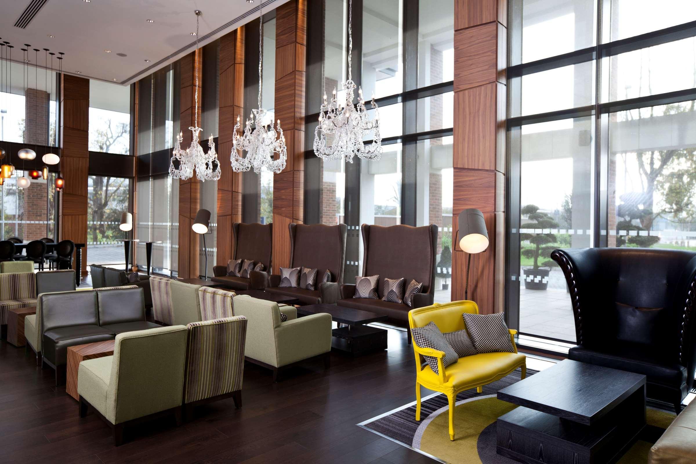 Hilton London Heathrow Airport Terminal 5 Hotel Hillingdon Exterior photo