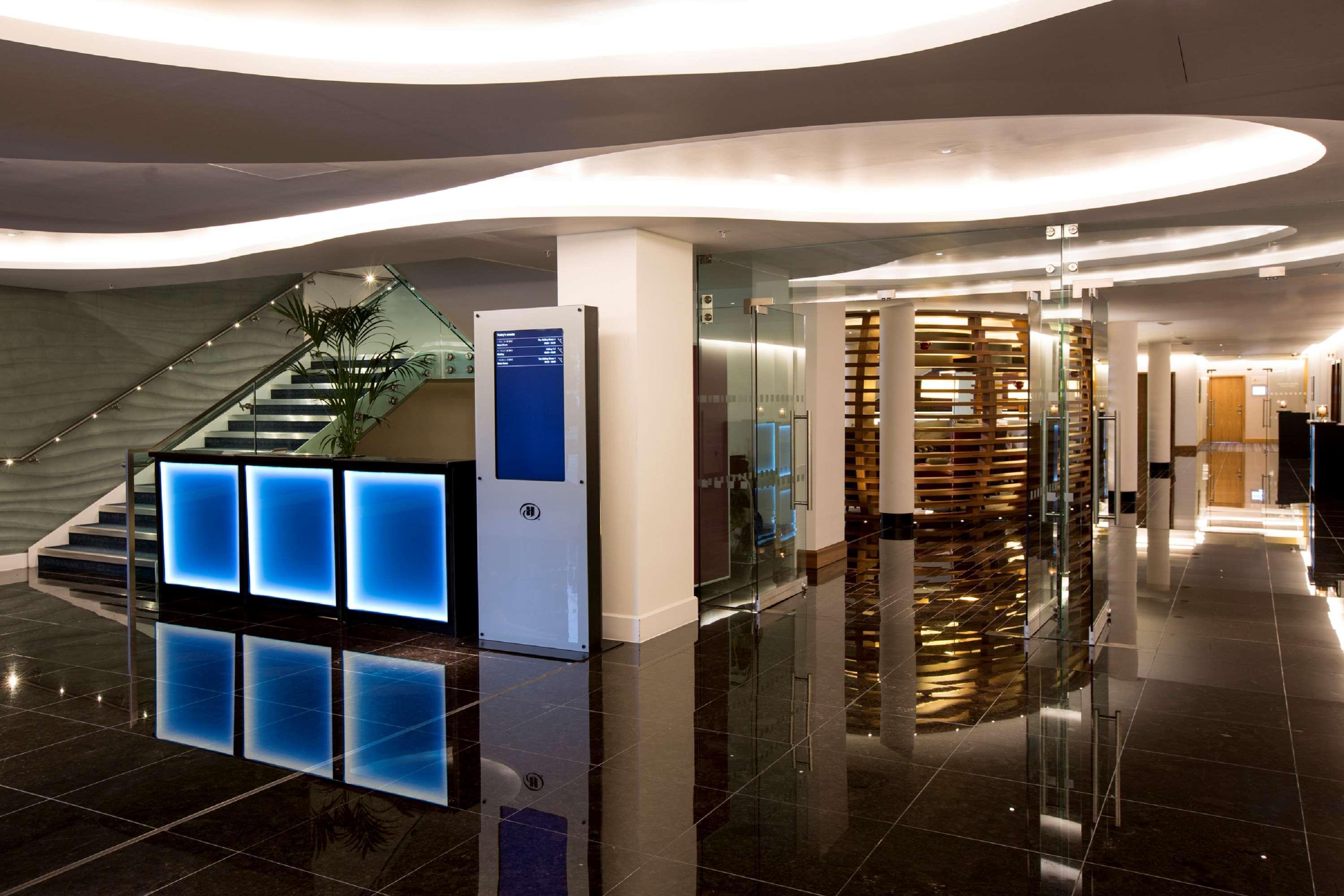 Hilton London Heathrow Airport Terminal 5 Hotel Hillingdon Exterior photo