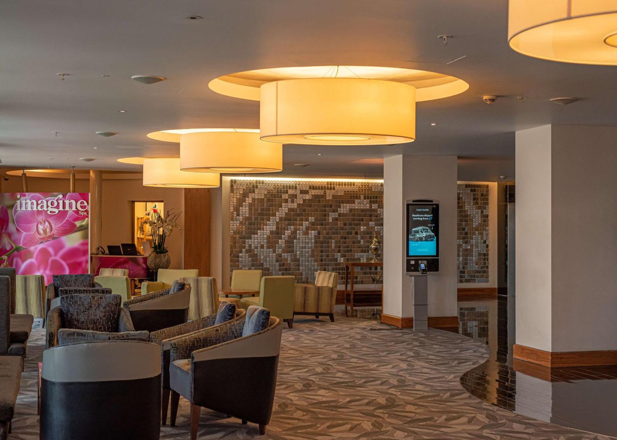 Hilton London Heathrow Airport Terminal 5 Hotel Hillingdon Exterior photo