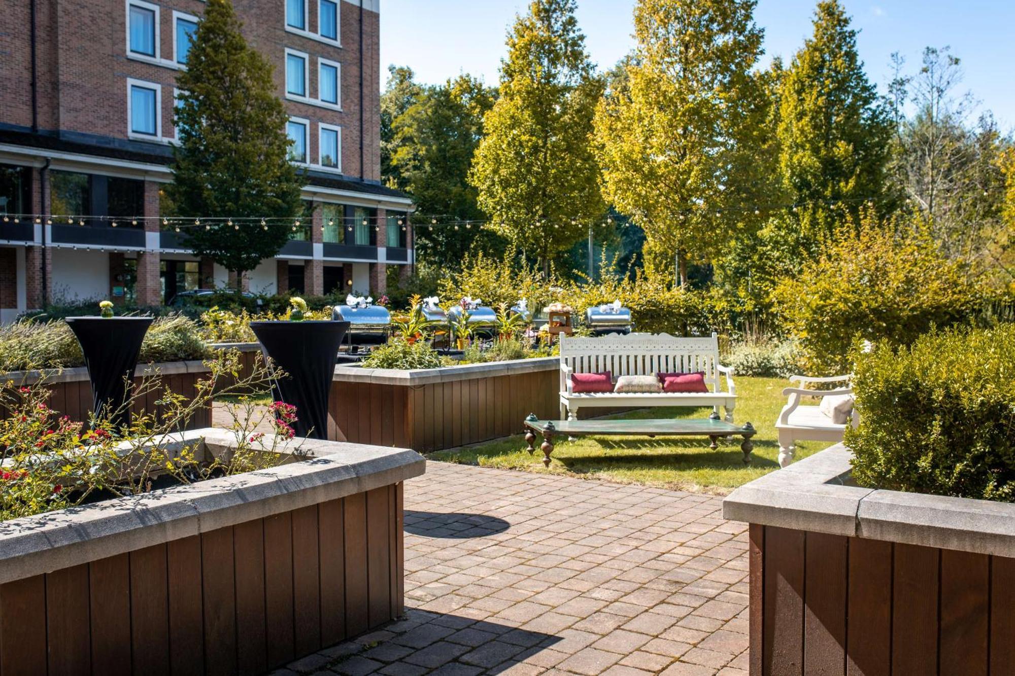 Hilton London Heathrow Airport Terminal 5 Hotel Hillingdon Exterior photo