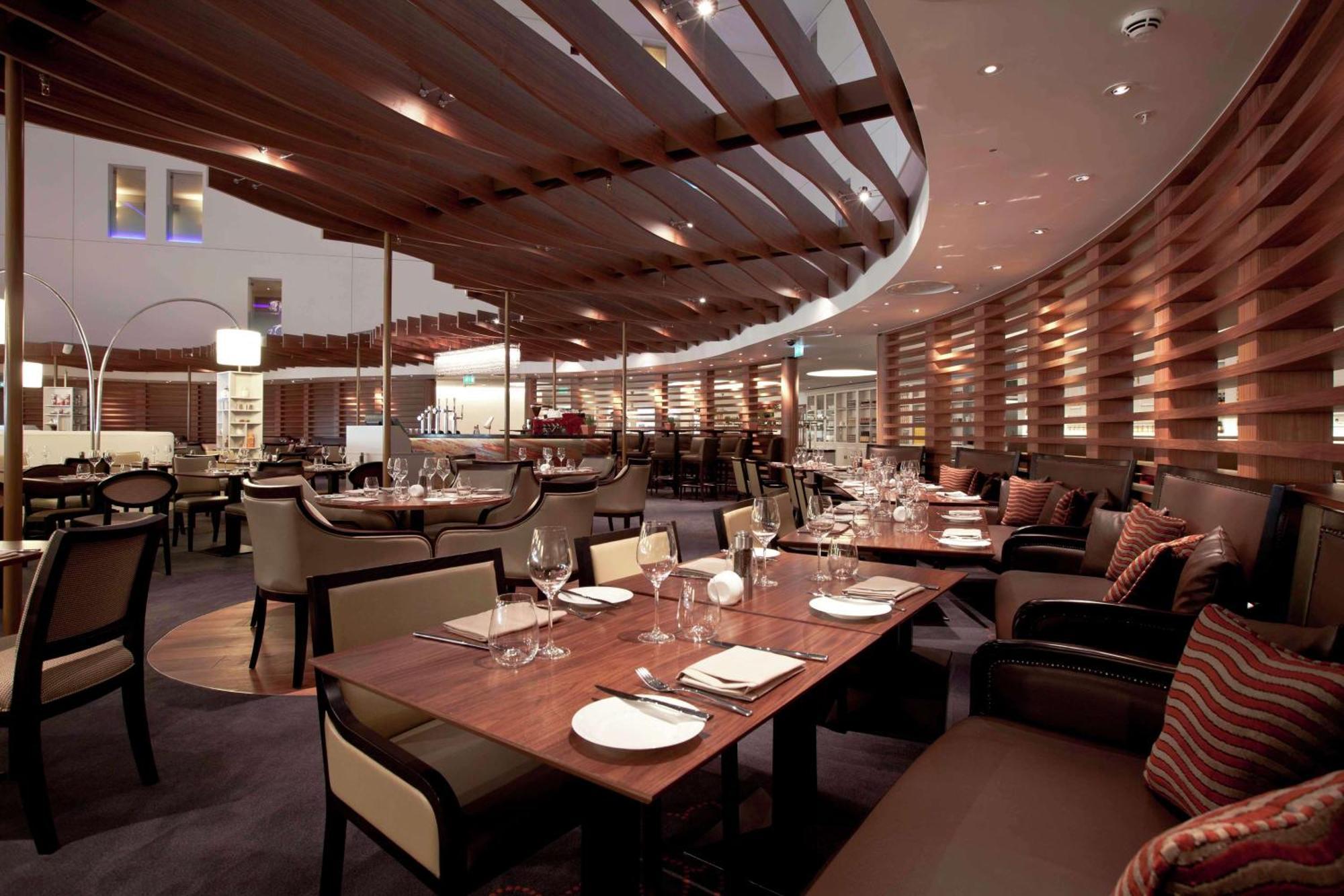 Hilton London Heathrow Airport Terminal 5 Hotel Hillingdon Exterior photo