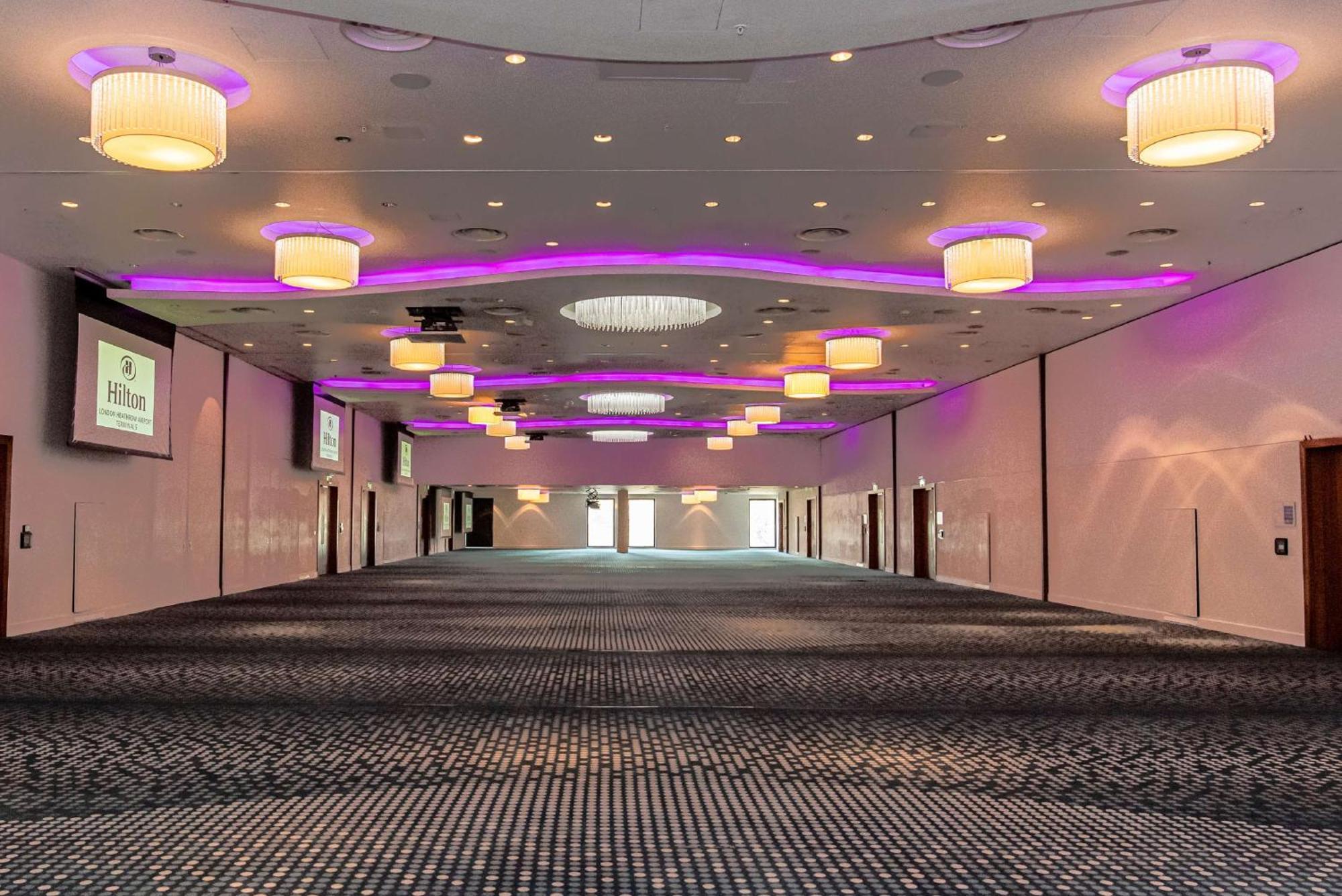 Hilton London Heathrow Airport Terminal 5 Hotel Hillingdon Exterior photo