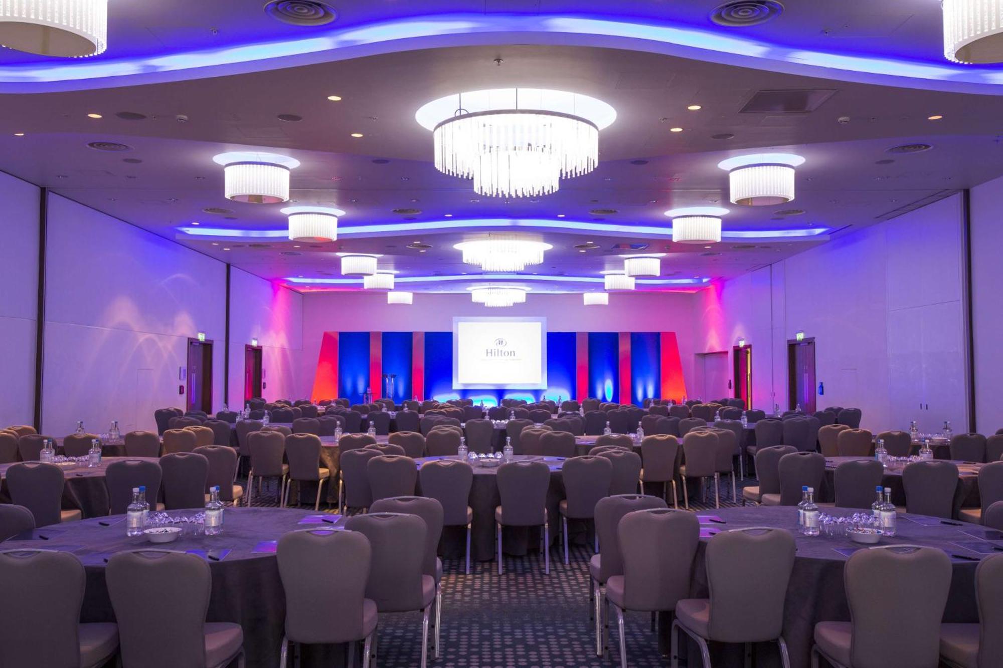 Hilton London Heathrow Airport Terminal 5 Hotel Hillingdon Exterior photo