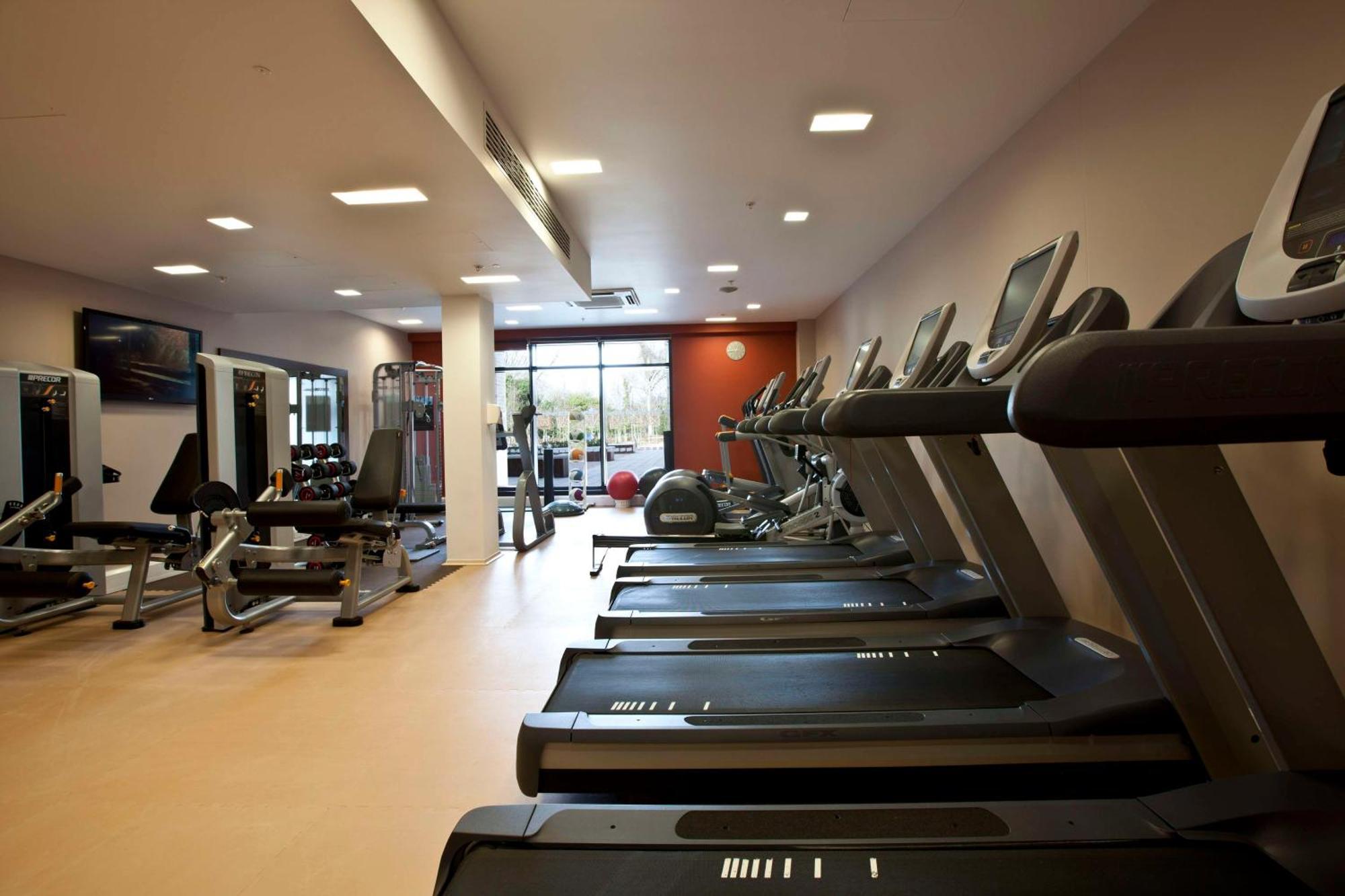 Hilton London Heathrow Airport Terminal 5 Hotel Hillingdon Exterior photo