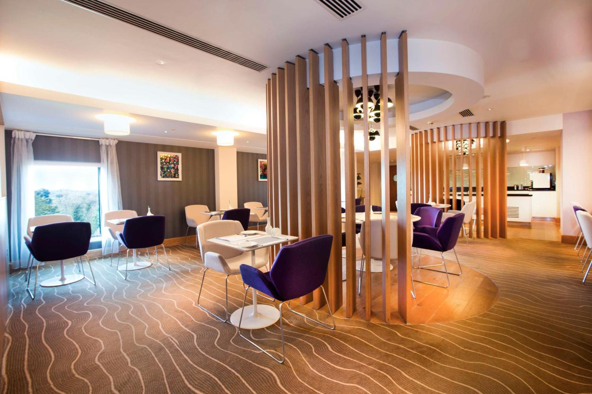 Hilton London Heathrow Airport Terminal 5 Hotel Hillingdon Exterior photo
